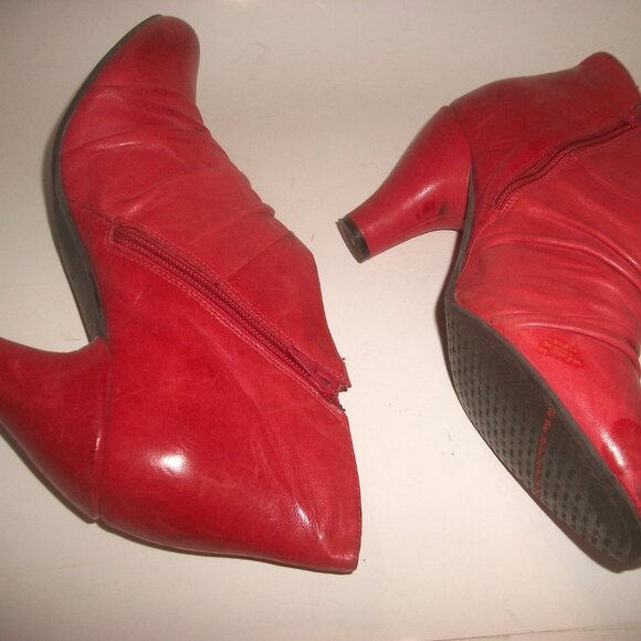 Vintage Miz Mooz Pleated RedLeather SIdeZip Heeled Booties - Picture 8 of 11
